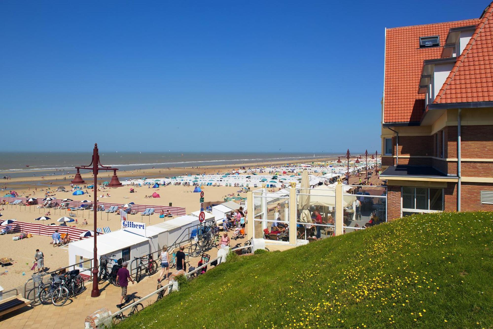 Beach Hotel เดอฮาน ภายนอก รูปภาพ